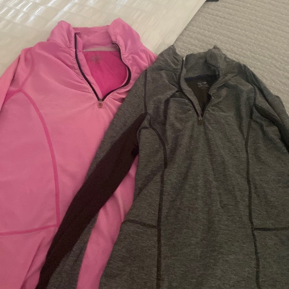 Women’s size medium workout pullover.